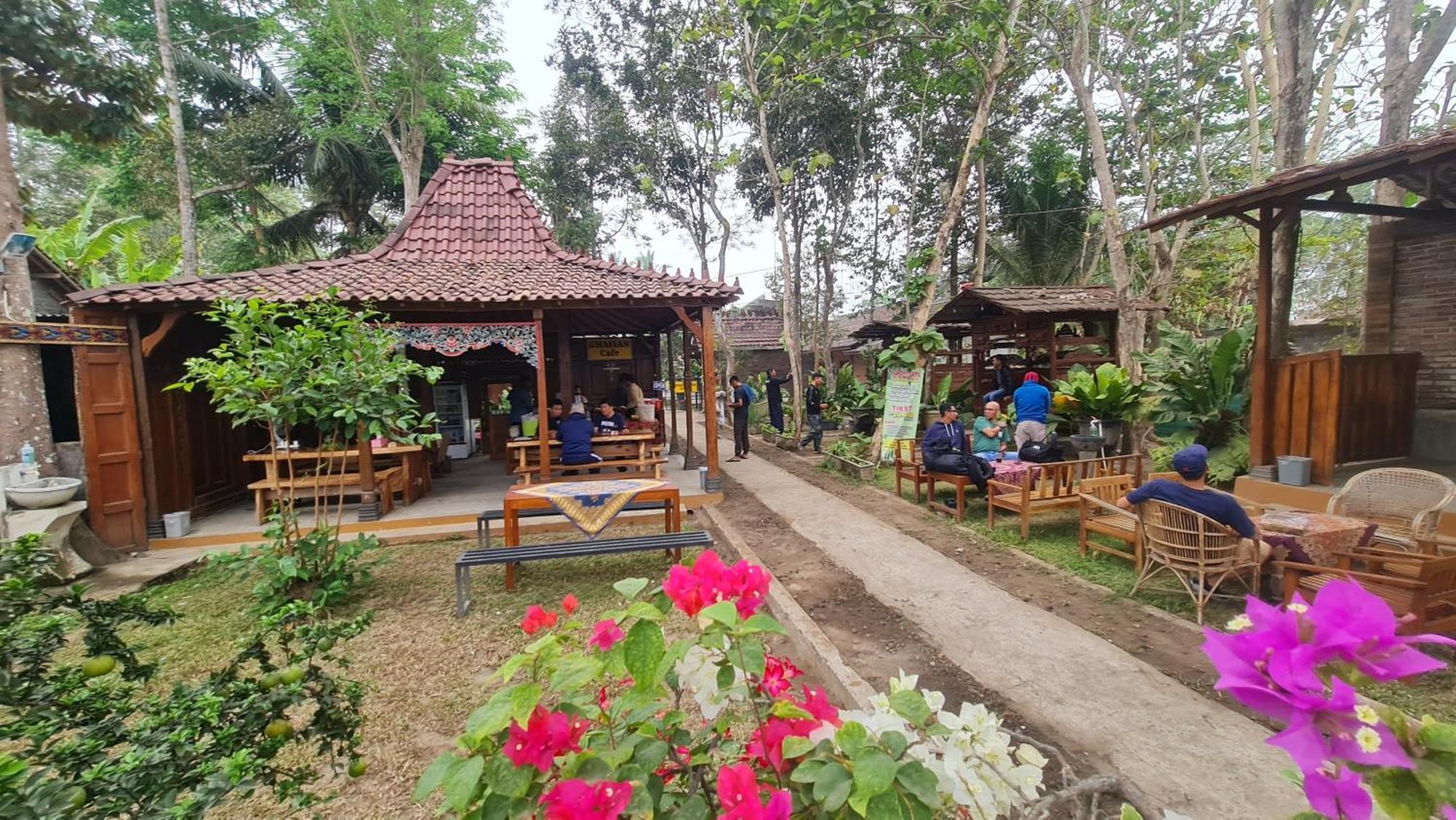 Anugrah Borobudur Magelang Exterior foto
